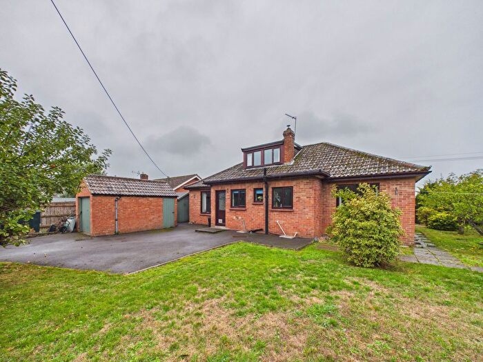 3 Bedroom Detached Bungalow For Sale In Higher Road, Bridgwater, TA7