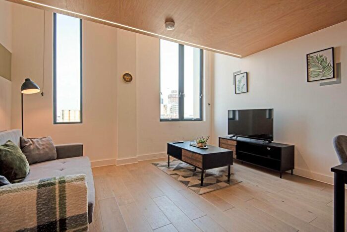 2 Bedroom Apartment For Sale In Spinners Way, Manchester, M15