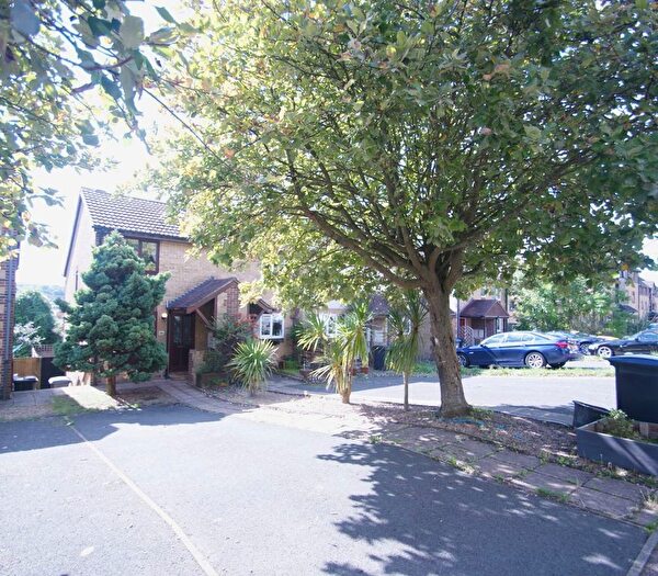 2 Bedroom End Of Terrace House To Rent In Mayfield Avenue, Dover, CT16