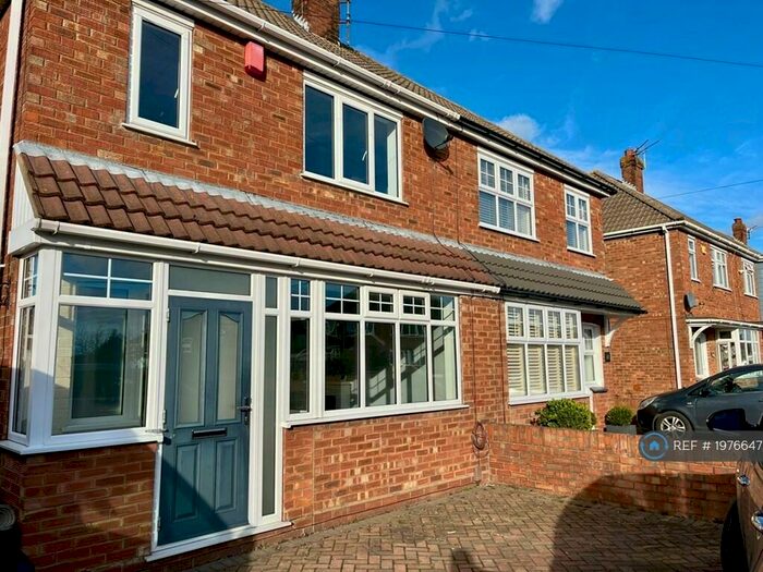 3 Bedroom Semi-Detached House To Rent In Warwick Road, Cleethorpes, DN35