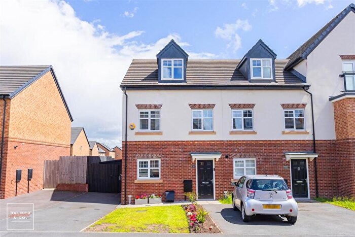 3 Bedroom Town House For Sale In Stothert Street, Atherton, M46