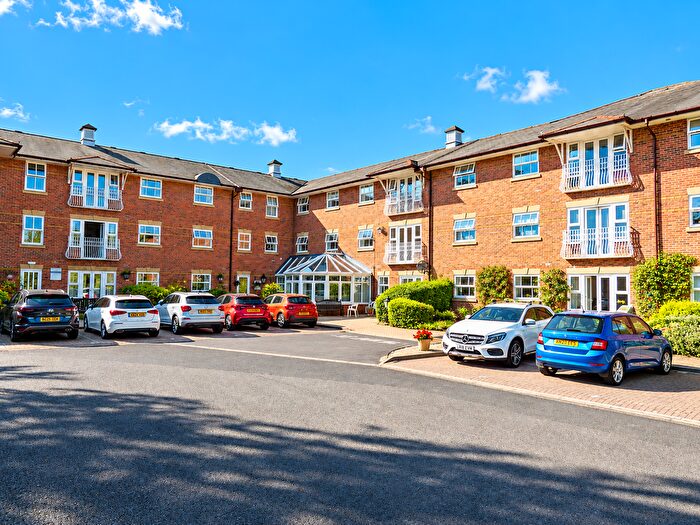2 Bedroom Flat For Sale In Worcester Road, Droitwich, WR9
