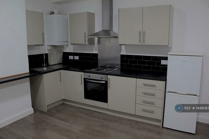 2 Bedroom Flat To Rent In Cross Street, Sale, M33