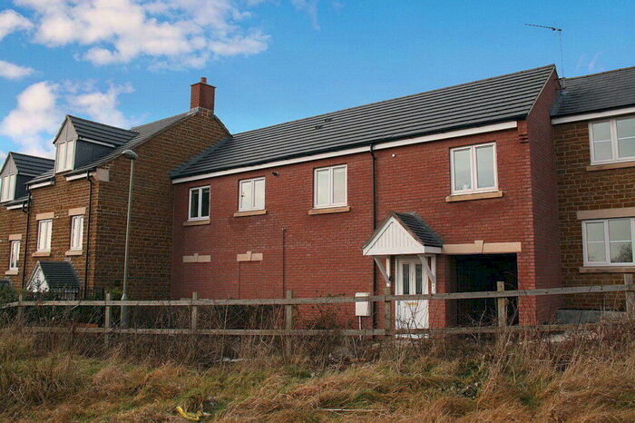 2 Bedroom Apartment To Rent In Tarragon Walk, Banbury, Oxon, OX16