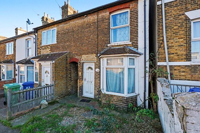 2 Bedroom End Of Terrace House For Sale In Cowper Road, Sittingbourne, Kent, ME10