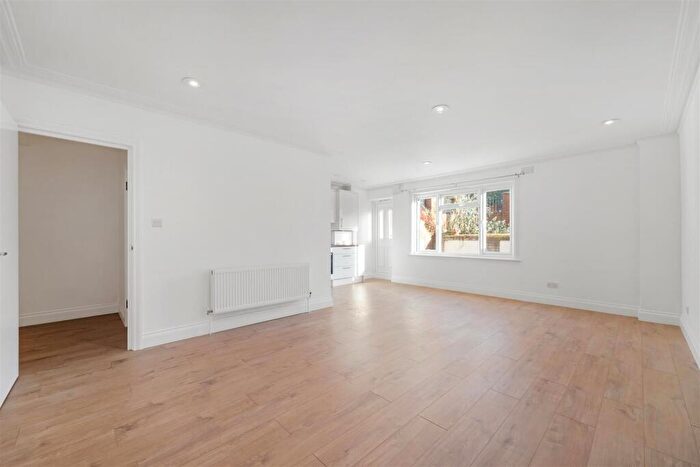 2 Bedroom Flat For Sale In Norwood Road, Herne Hill, SE24