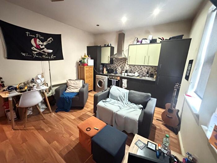 1 Bedroom House To Rent In Brudenell Grove, Leeds, LS6