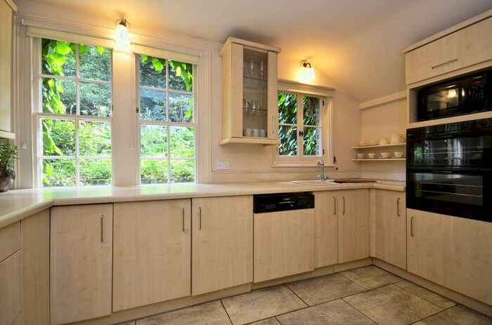 2 Bedroom Property To Rent In Frognal, Hampstead, London, NW3
