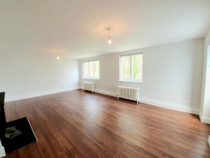 2 Bedroom Flat To Rent In St. Annes Close, London, N6