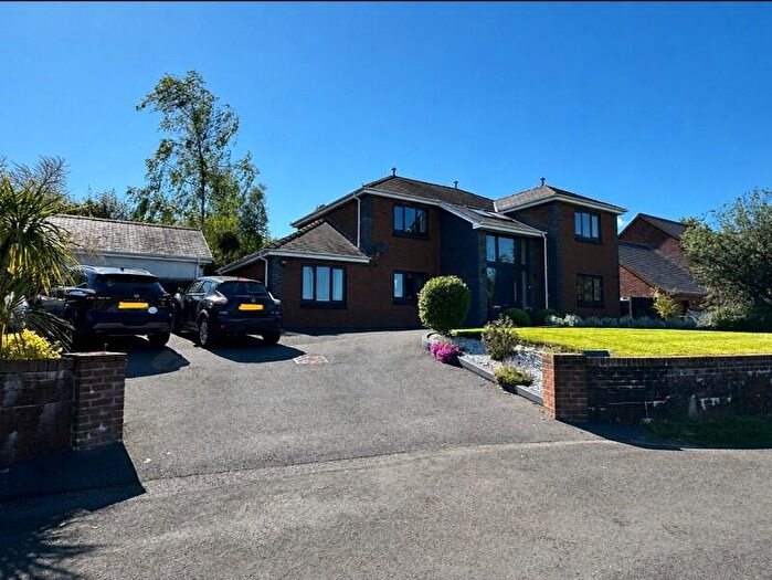4 Bedroom Detached House For Sale In Hafod Road, Tycroes, Ammanford, Carmarthenshire., SA18