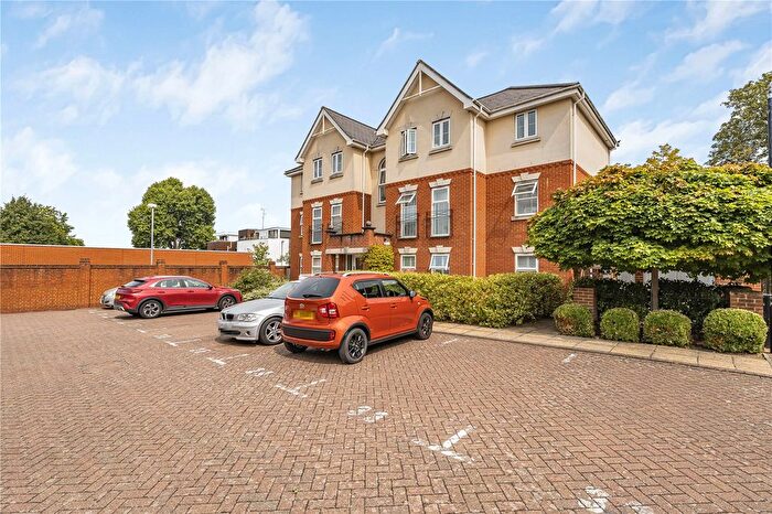 1 Bedroom Flat For Sale In Floyer Close, Surrey, TW10