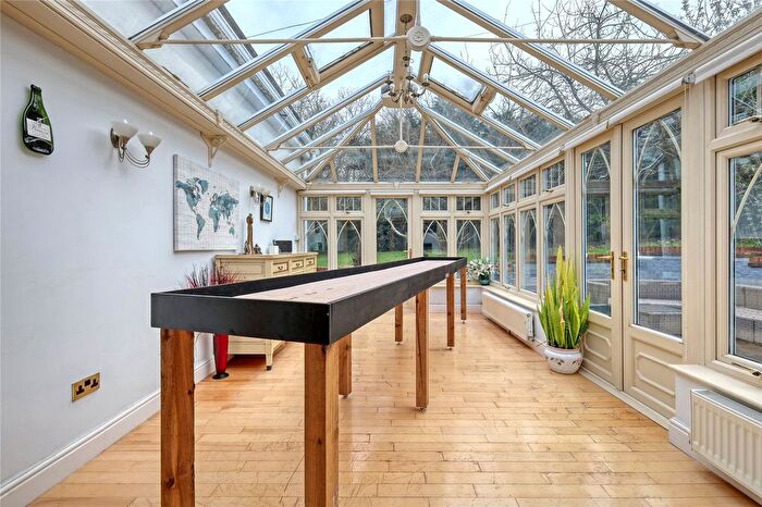4 Bedroom Detached House For Sale In The Chase, Rochford, Essex, SS4