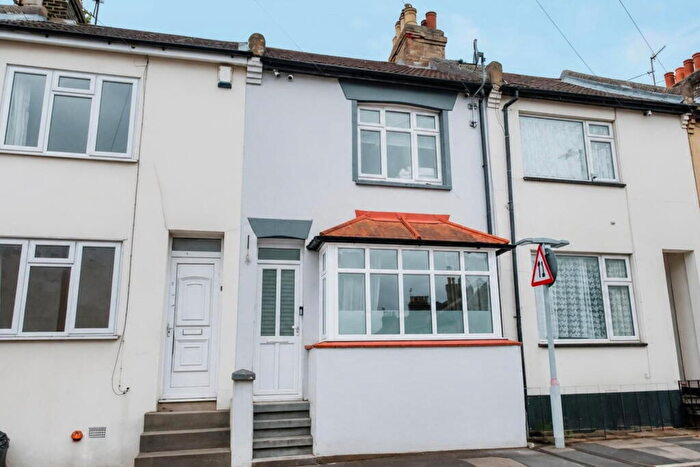 3 Bedroom Terraced House For Sale In Glencoe Road, Chatham, ME4