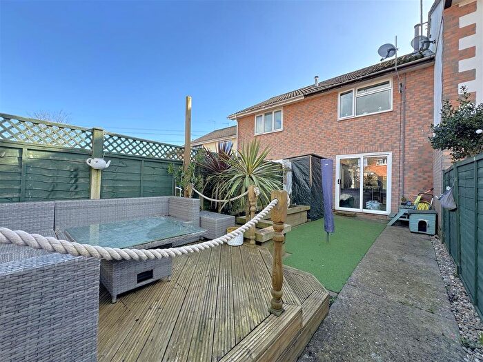 2 Bedroom Terraced House For Sale In Sanderling Close, Broadwey, DT3