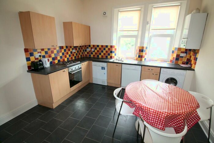 4 Bedroom Maisonette To Rent In Jesmond Road, Newcastle Upon Tyne, NE2