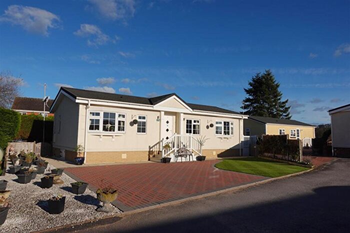 2 Bedroom Detached Bungalow For Sale In Riverside Park, Burton-On-Trent, DE14