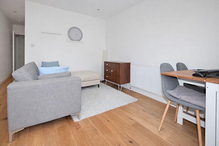 1 Bedroom Flat To Rent In Birstall Road, London, N15