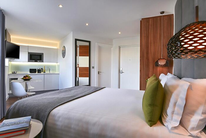 1 Bedroom Apartment To Rent In Fully Furnished Studio, Fraser Place, Canary Wharf, E14