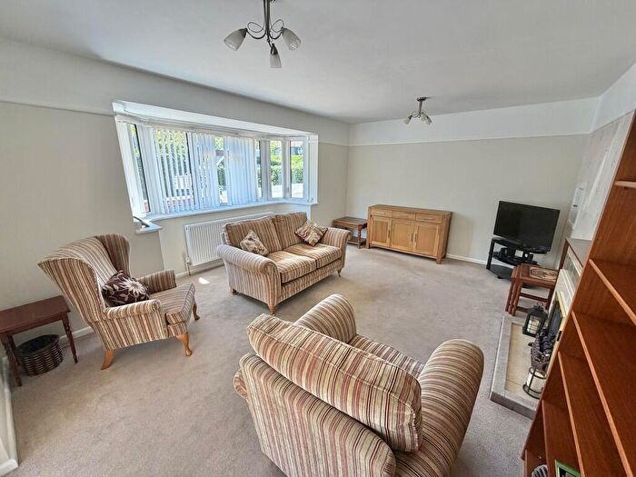 2 Bedroom Detached Bungalow For Sale In Higher Blandford Road, Broadstone, BH18 - Photo 3