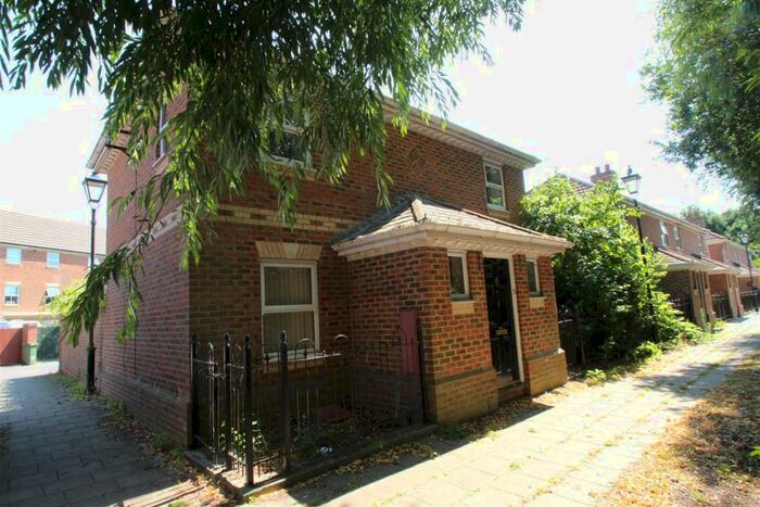 3 Bedroom House To Rent In Astronomy Way, Aylesbury, HP19