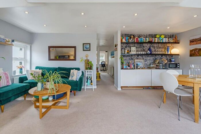 2 Bedroom Flat For Sale In Harbut Road, London, SW11