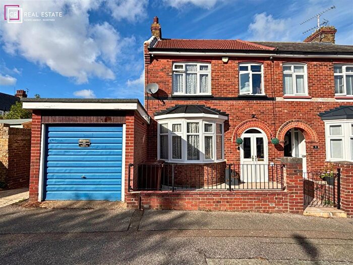 3 Bedroom End Terrace House For Sale In Acorn Road, Gillingham, ME7