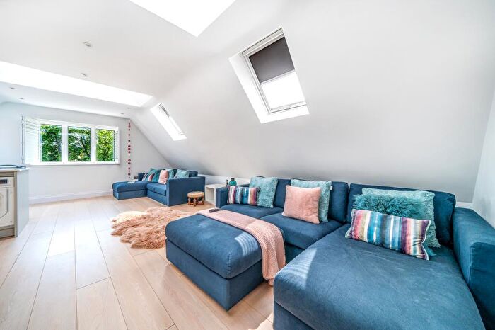 2 Bedroom Apartment To Rent In Yarnells Hill, Oxfordshire, OX2