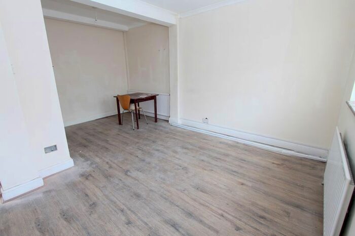 3 Bedroom End Of Terrace House To Rent In Rutland Road, Southall, UB1