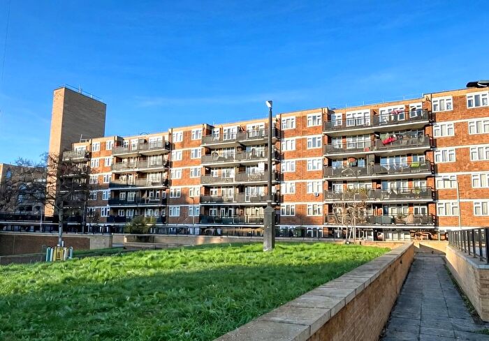 2 Bedroom Flat For Sale In Lockwood Square, Rotherhithe, London, SE16