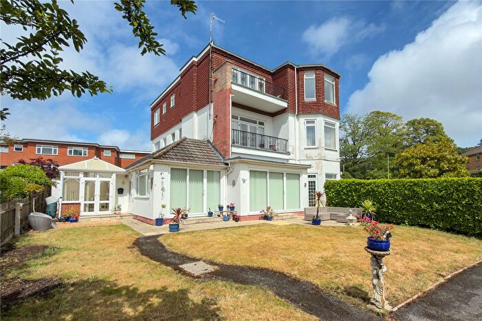2 Bedroom Flat For Sale In Grosvenor Road, Bournemouth, Dorset, BH4