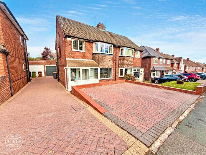 4 Bedroom Semi-Detached House For Sale In Beacon Road, Great Barr, Birmingham, B43