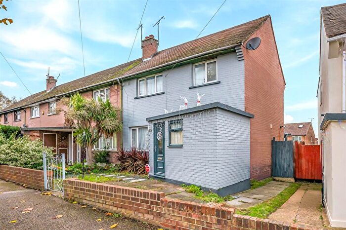 2 Bedroom End Of Terrace House For Sale In Littlebrook Manor Way, Dartford, DA1