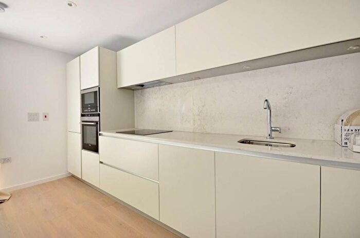 4 Bedroom Maisonette To Rent In Heath Road, Twickenham, TW1