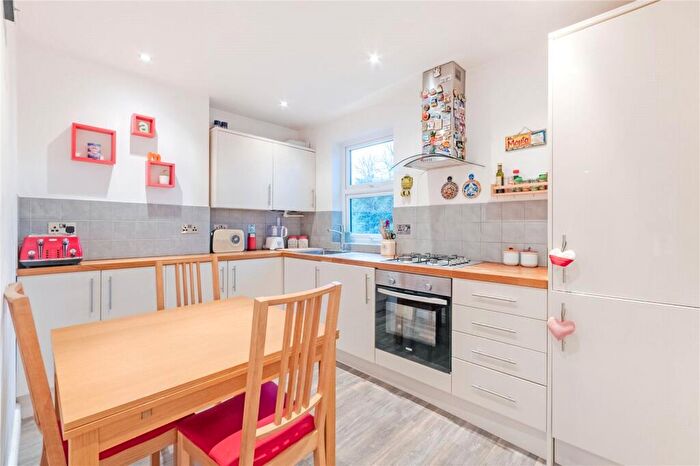 2 Bedroom Flat For Sale In Lichfield Road, Cricklewood, NW2