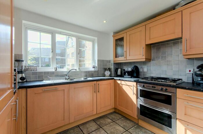 2 Bedroom Flat To Rent In East Road, Wimbledon, London, SW19