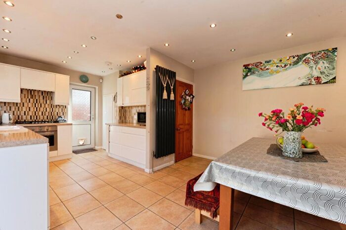 4 Bedroom House For Sale In Greenwood Close, Thames Ditton, Surrey, KT7