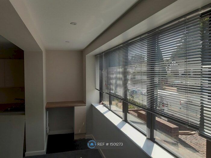 2 Bedroom Flat To Rent In Loose Road, Maidstone, ME15