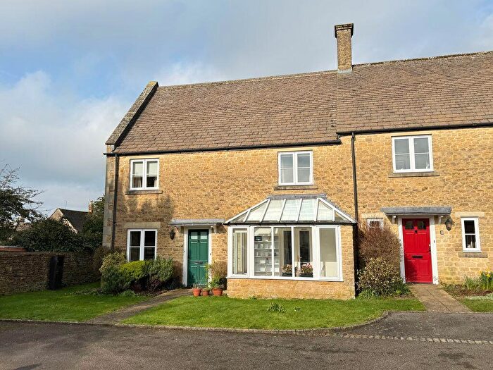 3 Bedroom Cottage For Sale In The Playing Close, Chipping Norton, OX7