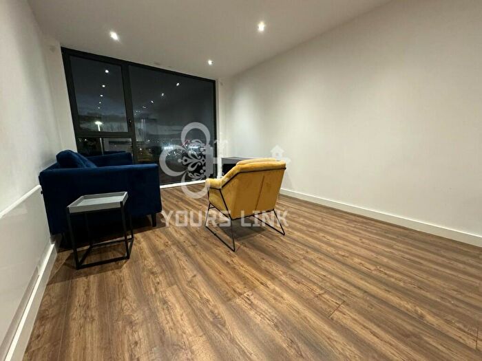 2 Bedroom Flat To Rent In Crossbank House, Salford, Greater Manchester, M7