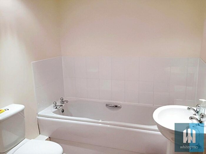 2 Bedroom Apartment To Rent In Halifax Road, Lindley, Huddersfield, HD3