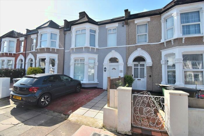 3 Bedroom Flat To Rent In Fordel Road, London, SE6