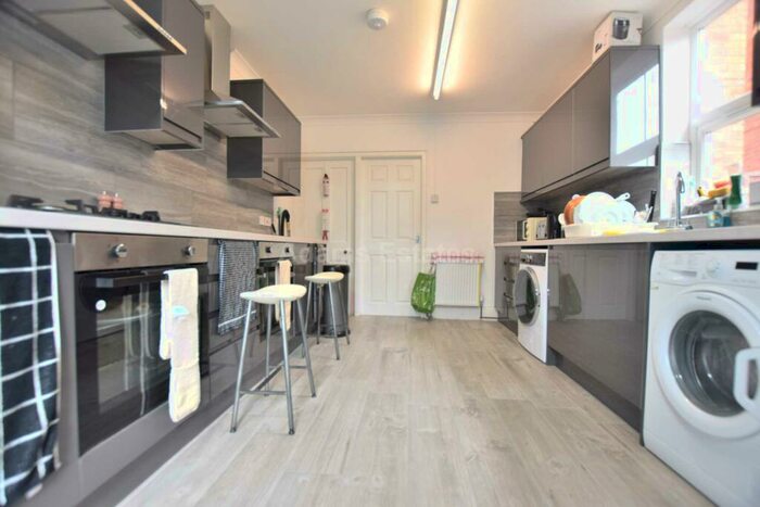 7 Bedroom End Of Terrace House To Rent In Erleigh Road, Reading, RG1