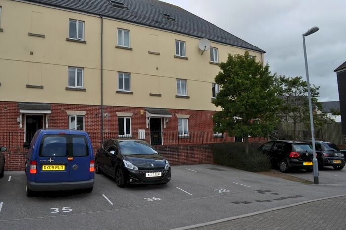 1 Bedroom Flat To Rent In Poltair Meadow, Penryn TR10