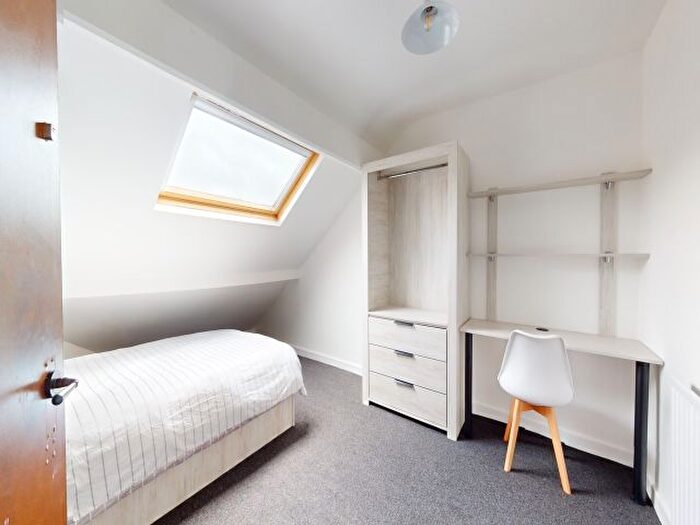 5 Bedroom Property To Rent In St Miachels Crescent, Headingley, Leeds, LS6