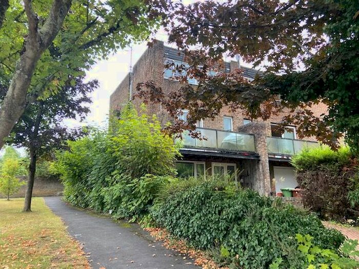 1 Bedroom Flat To Rent In Tudor Court, Tunbridge Wells, TN2