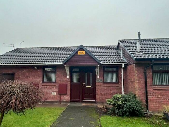 2 Bedroom Bungalow To Rent In Mereview Crescent, L12
