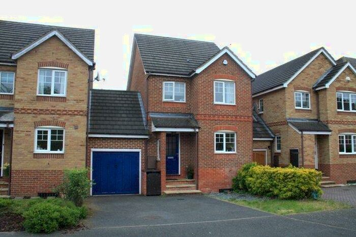 3 Bedroom Link Detached House To Rent In Chertsey, Surrey, KT16