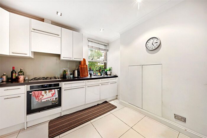 2 Bedroom Flat For Sale In Albert Mansions, Albert Bridge Road, London, SW11