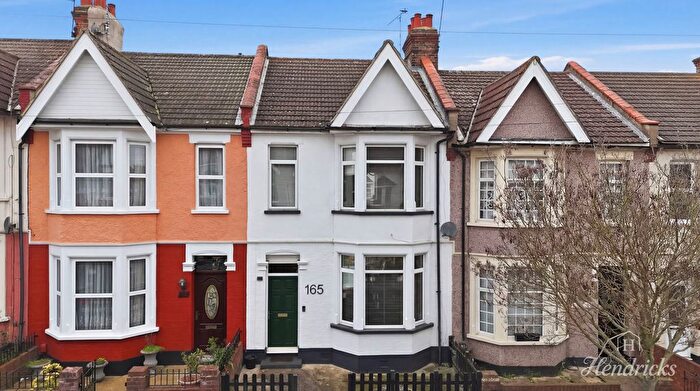 3 Bedroom Terraced House For Sale In Westminster Drive, Westcliff-On-Sea, SS0