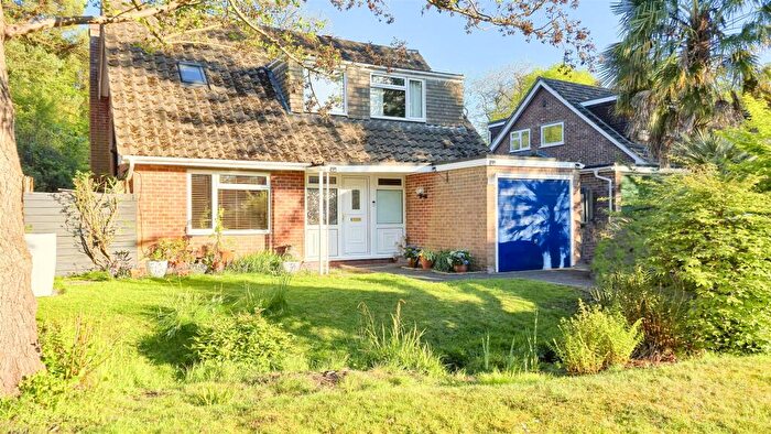 4 Bedroom Chalet For Sale In Burnside, Fleet, GU51